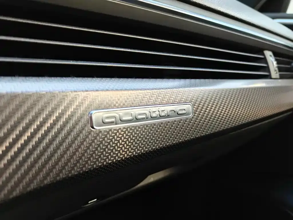 Audi A4L 2023 из CN, фото 7