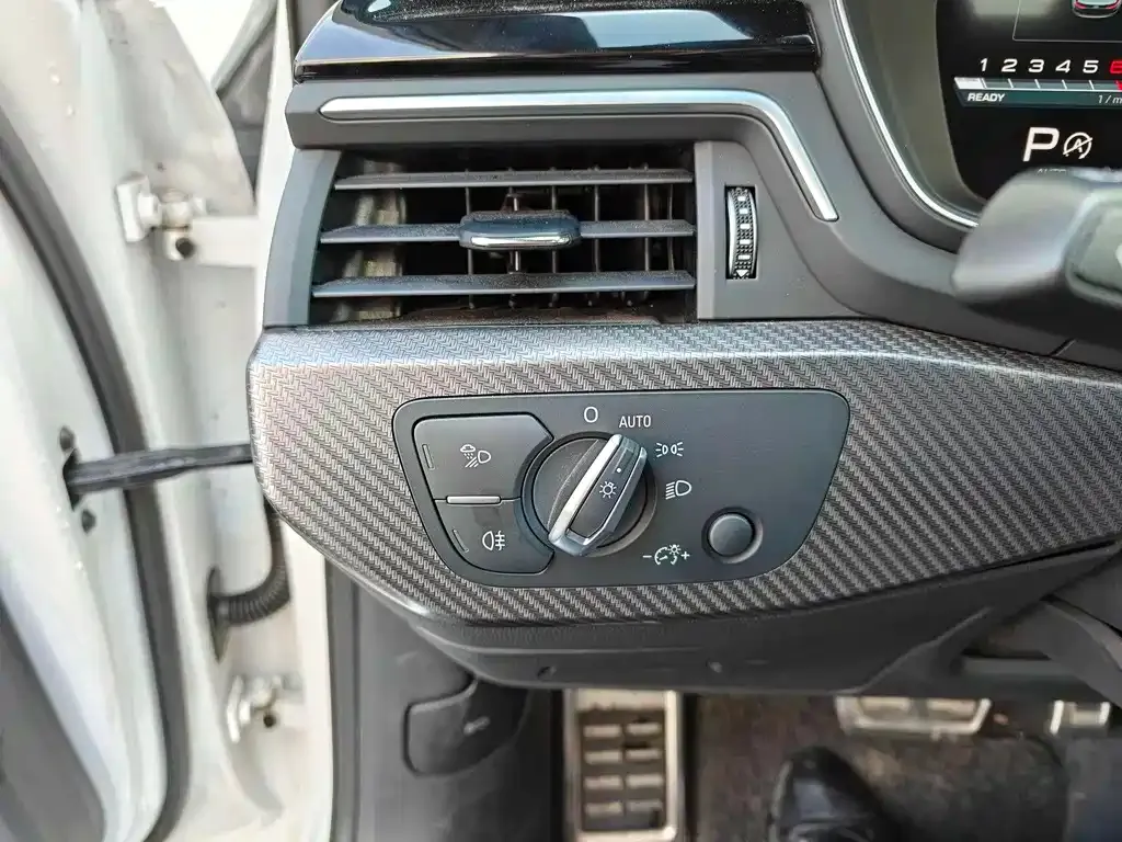 Audi A4L 2023 из CN, фото 9