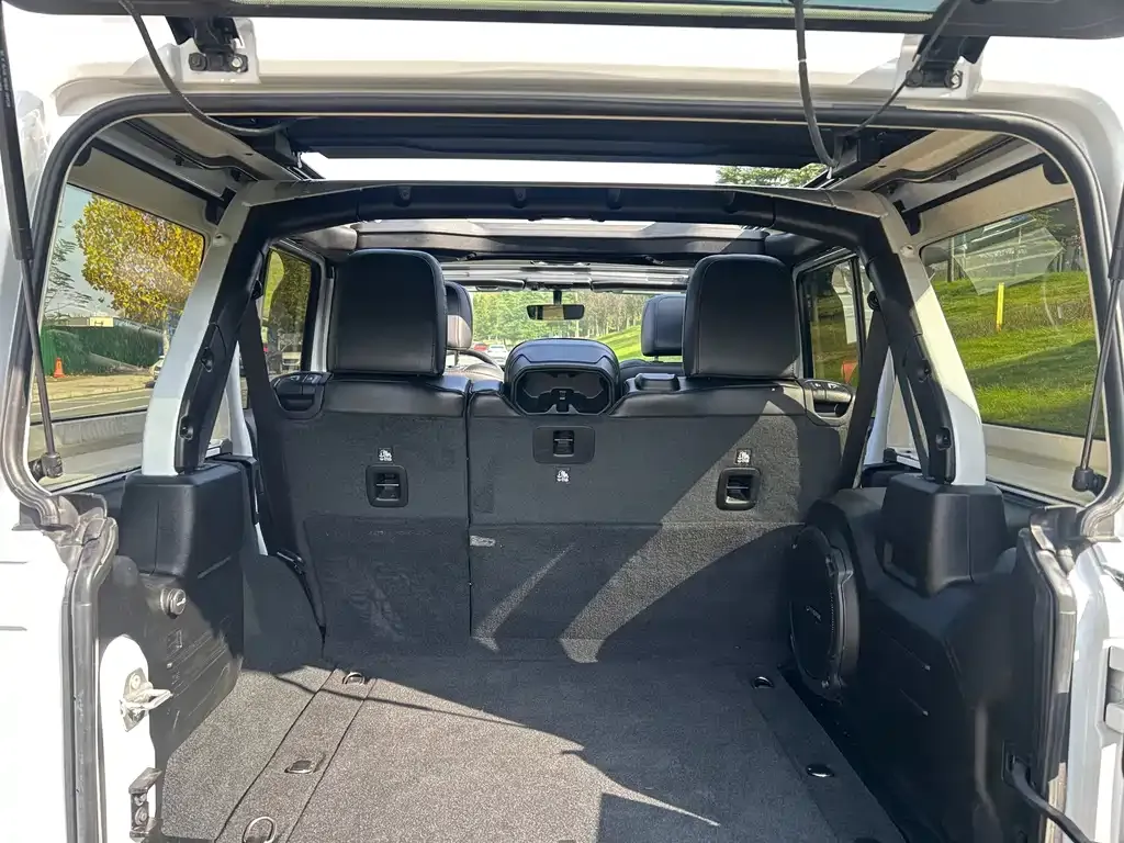 Jeep Wrangler 2023 из CN, фото 6