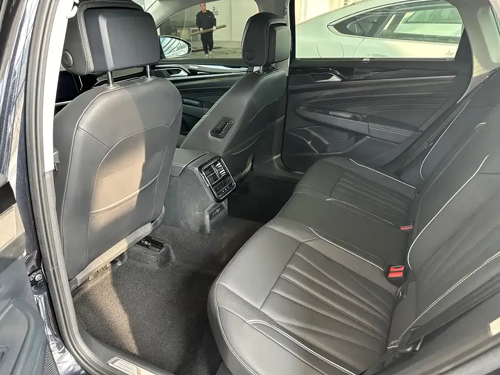 Volkswagen Passat 2024 из CN, фото 5