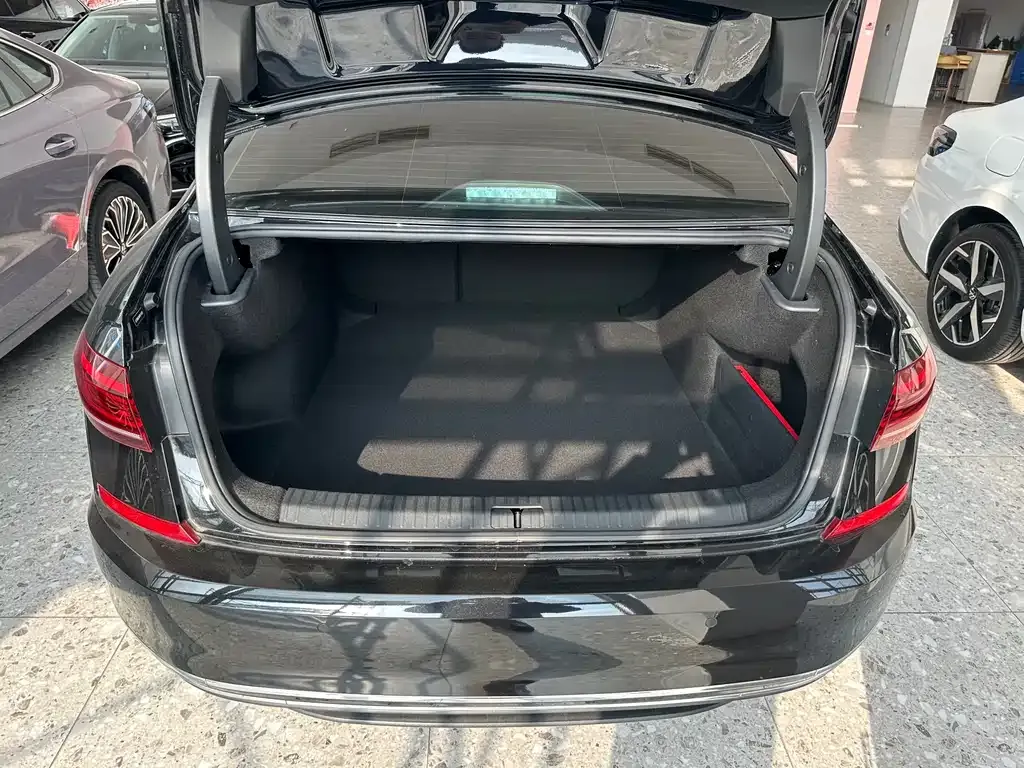 Volkswagen Passat 2024 из CN, фото 8