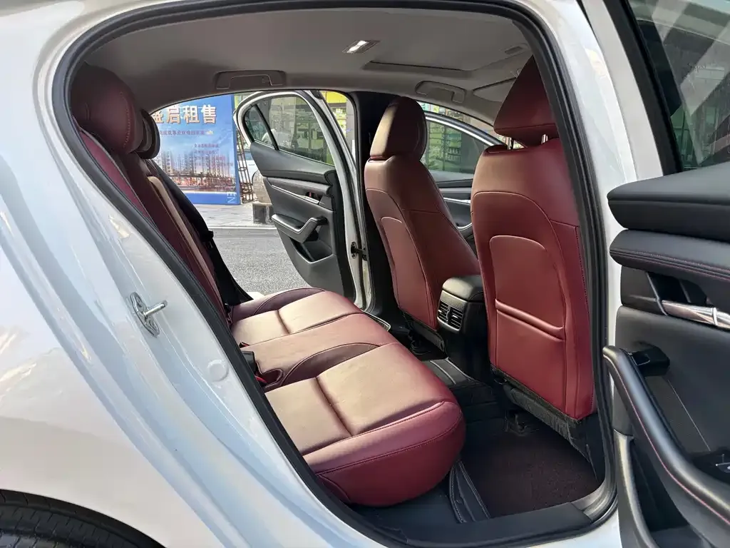 Mazda 3 Axela 2023 из CN, фото 8