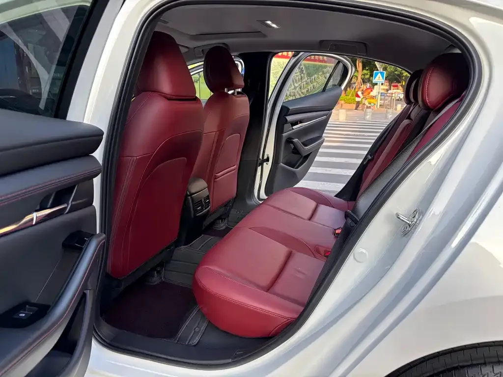 Mazda 3 Axela 2023 из CN, фото 9