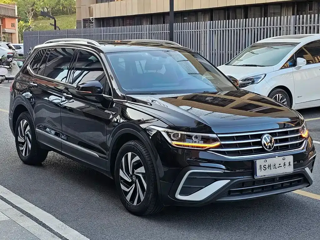 Volkswagen Tiguan L 2022 из CN, фото 3