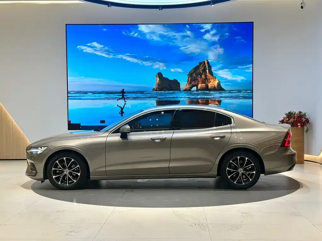 Volvo S60 2021 из CN, фото 3