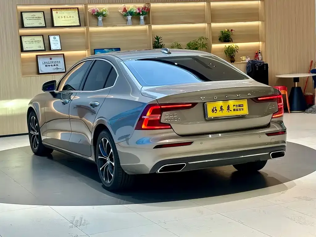 Volvo S60 2021 из CN, фото 4