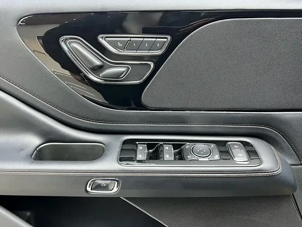 Lincoln Aviator 2023 из CN, фото 6