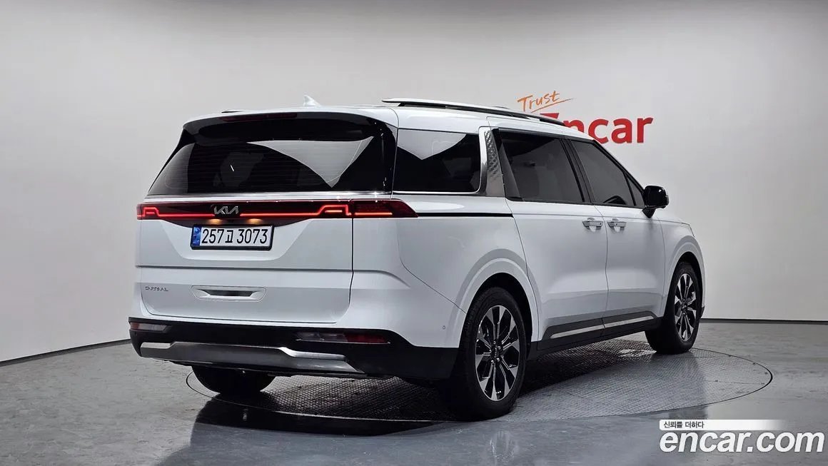 Kia Carnival 2023 из KR, фото 2