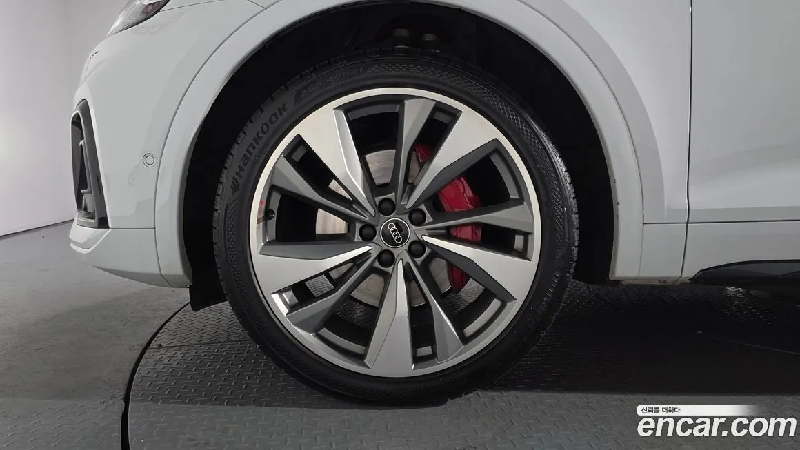 Audi SQ5 2021 из KR, фото 5