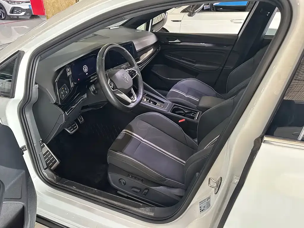 Volkswagen Golf 2022 из CN, фото 4
