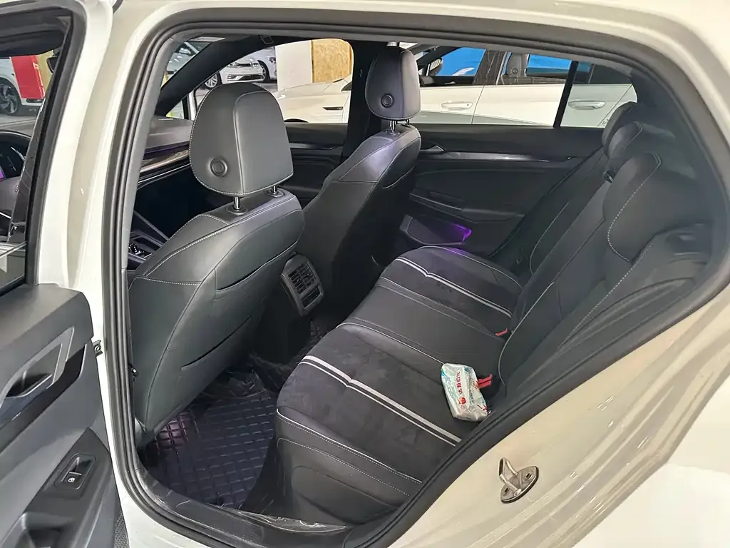 Volkswagen Golf 2022 из CN, фото 7