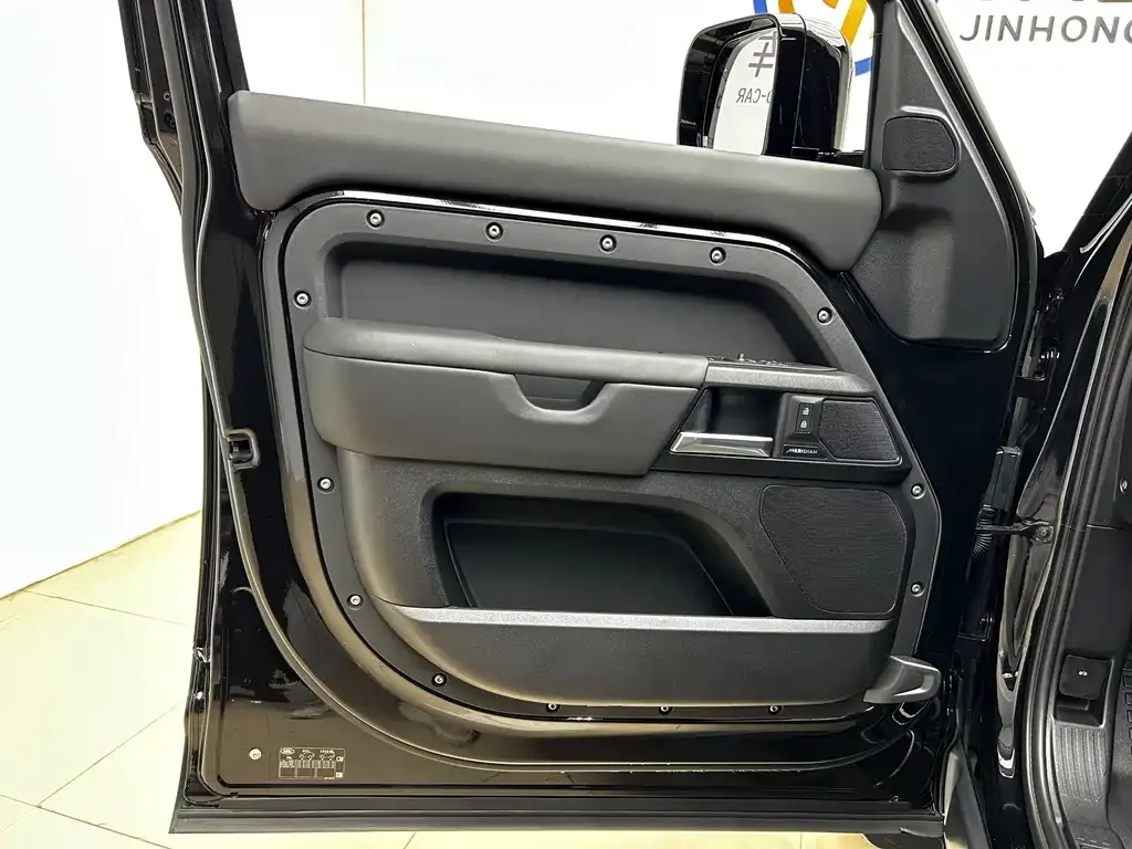 Land Rover Defender 2025 из CN, фото 4