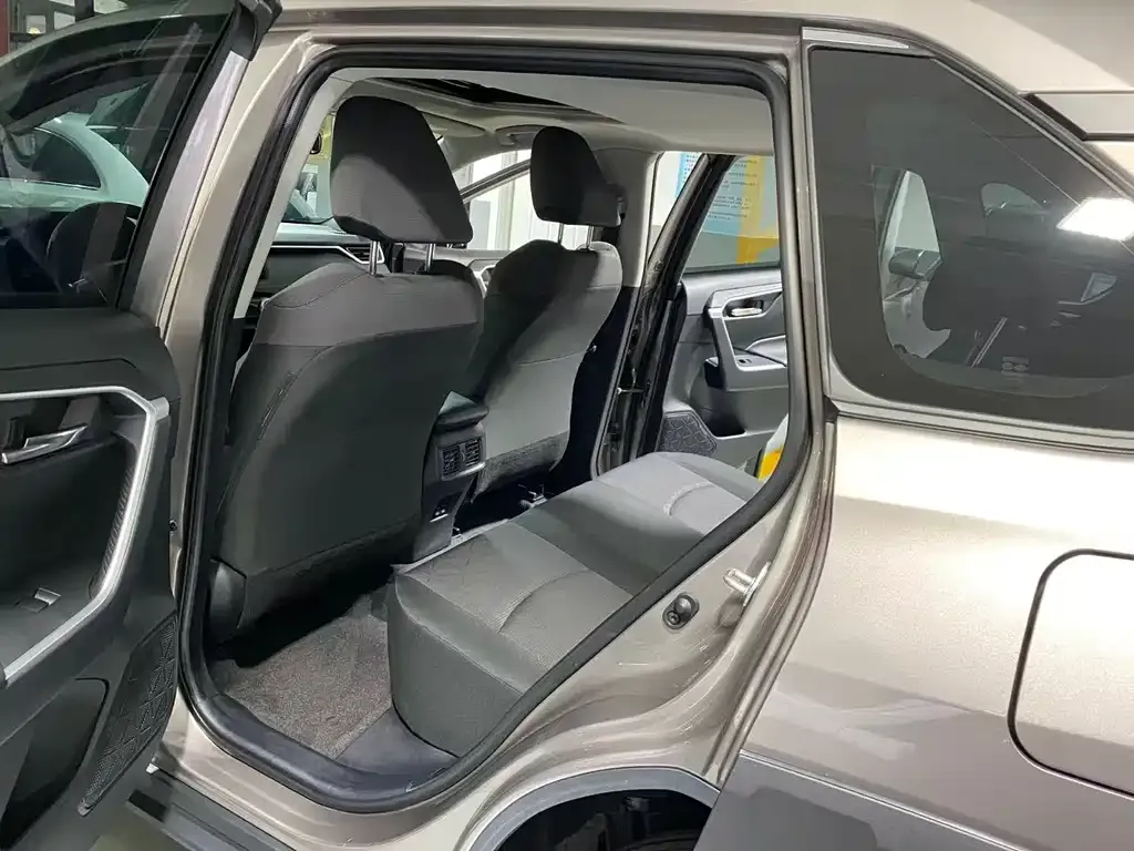 Toyota RAV4 — фото 10