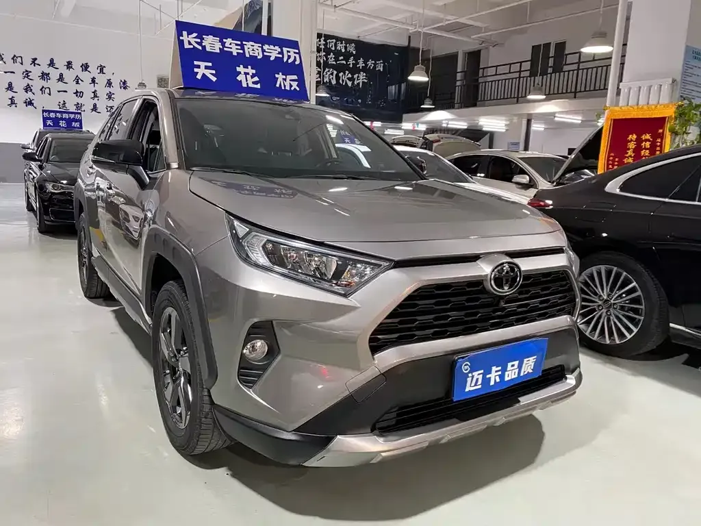 Toyota RAV4 — фото 2