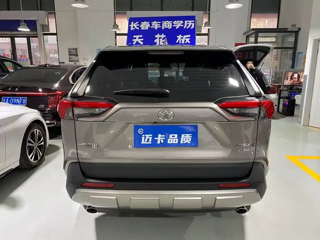 Toyota RAV4 — фото 4