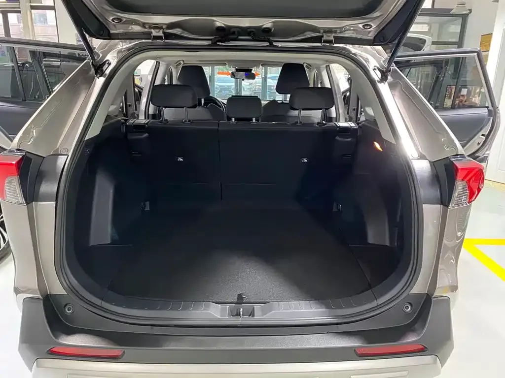 Toyota RAV4 — фото 9