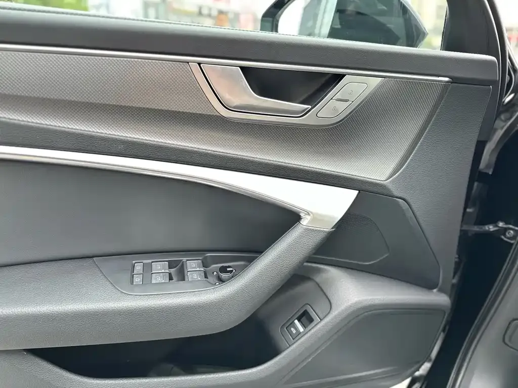 Audi A6L 2024 из CN, фото 8