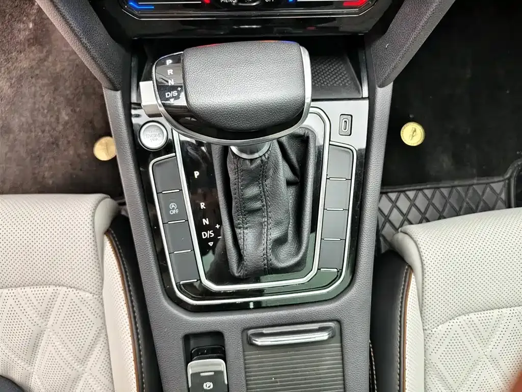 Volkswagen Magotan 2024 из CN, фото 6