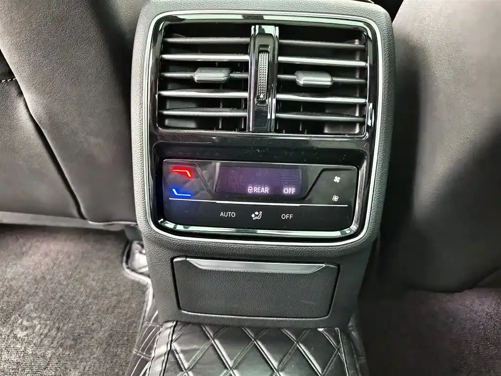 Volkswagen Magotan 2024 из CN, фото 8