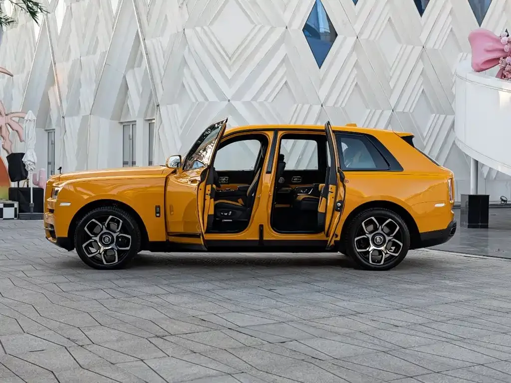 Rolls-Royce Cullinan 2024 из CN, фото 8