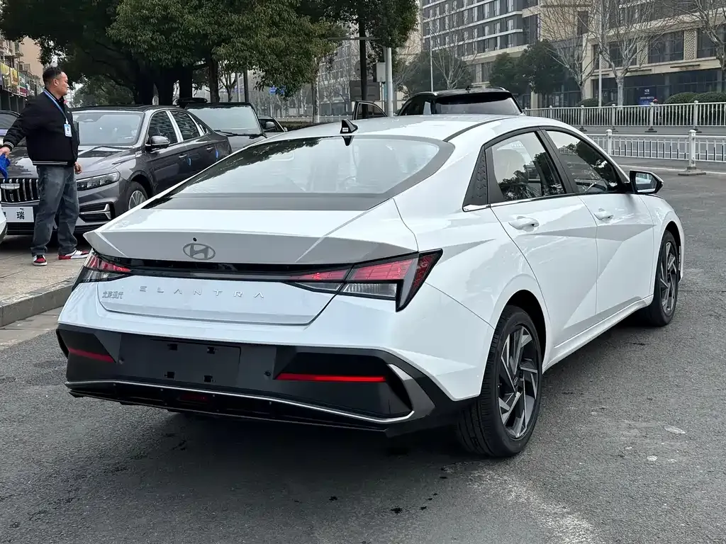 Hyundai Elantra 2025 из CN, фото 4