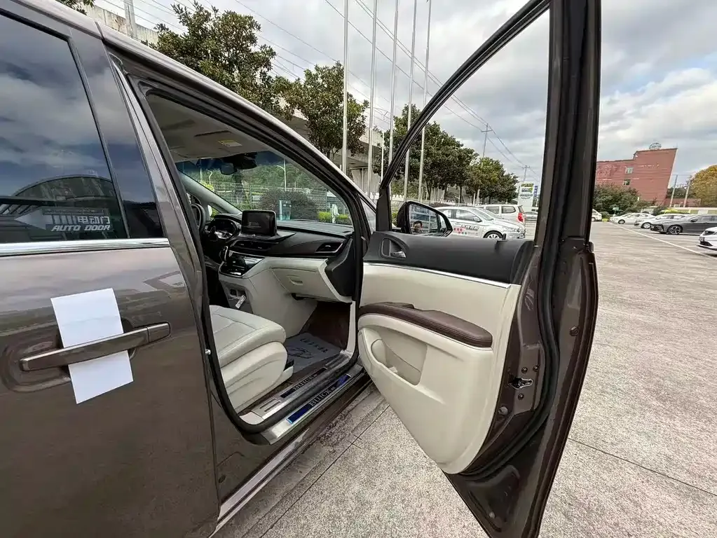 Buick GL8 2021 из CN, фото 9
