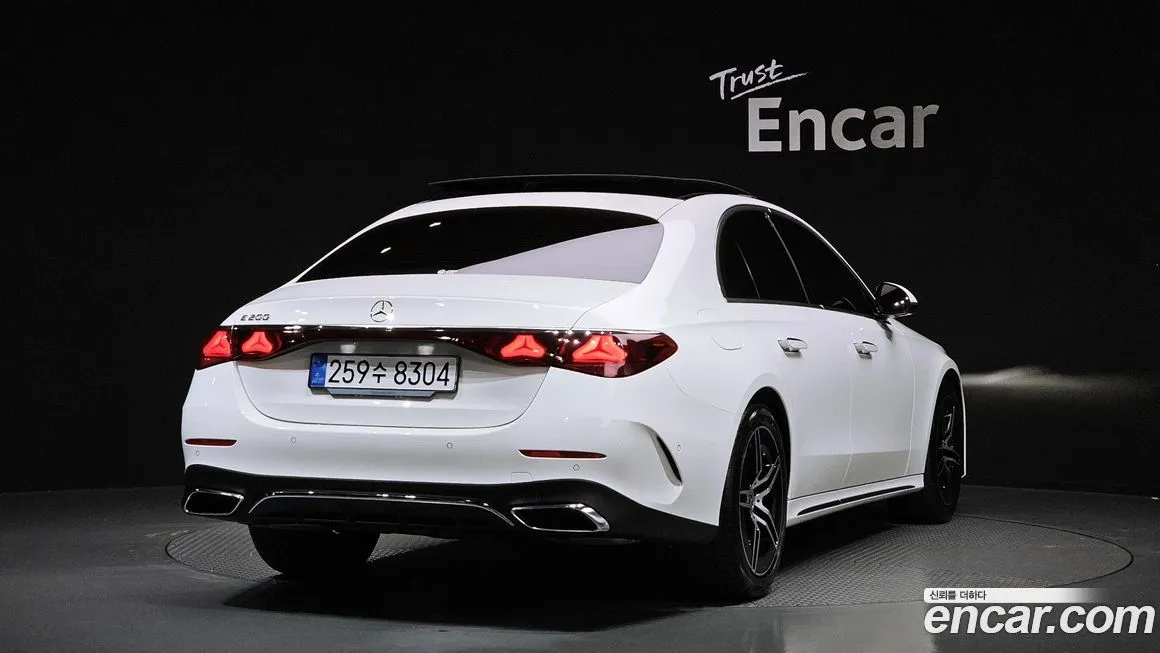 Mercedes-Benz E-Class — фото 2