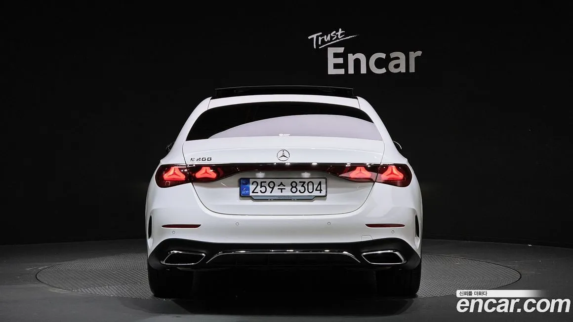 Mercedes-Benz E-Class — фото 4