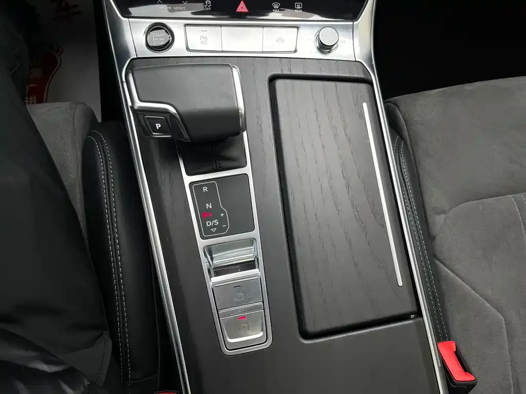 Audi A6L 2024 из CN, фото 9