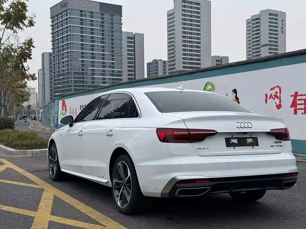 Audi A4L 2022 из CN, фото 10