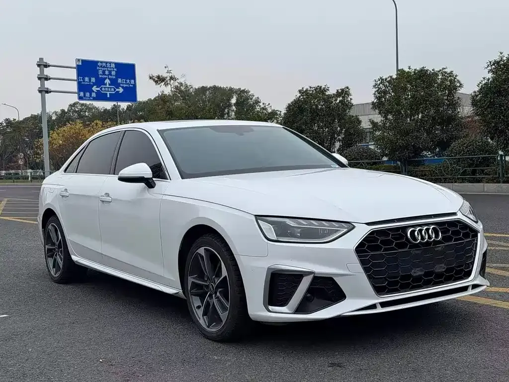 Audi A4L 2022 из CN, фото 2