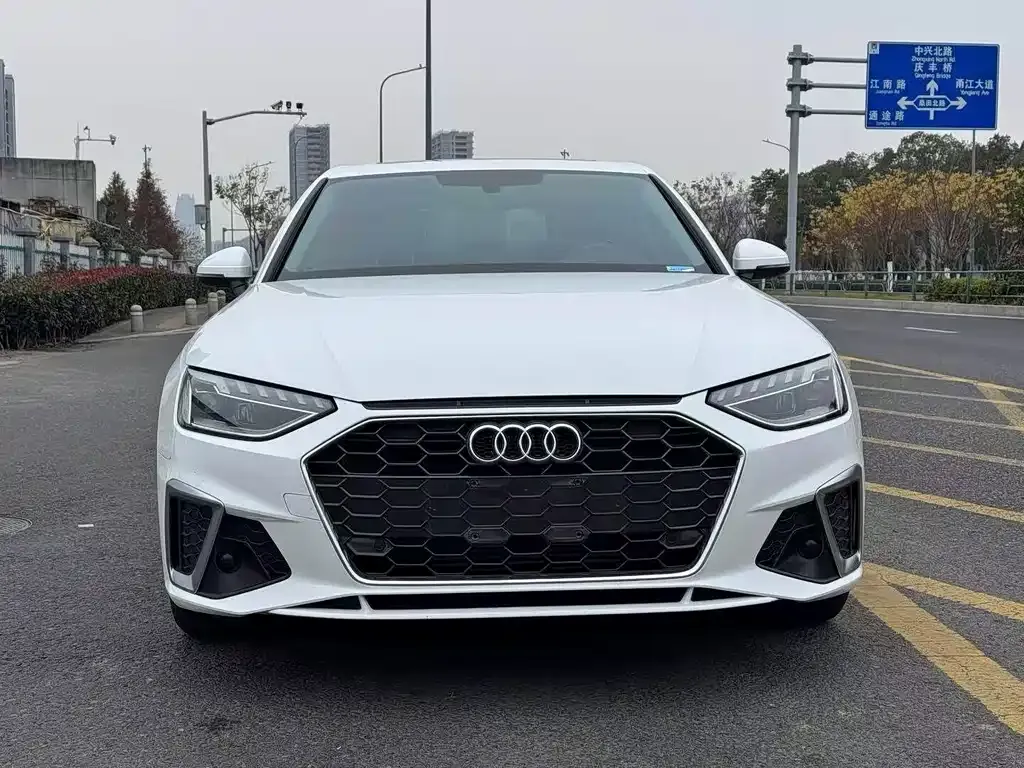 Audi A4L 2022 из CN, фото 3