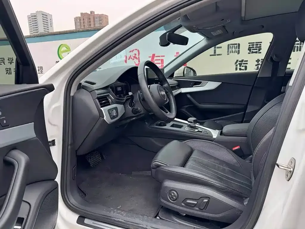 Audi A4L 2022 из CN, фото 4