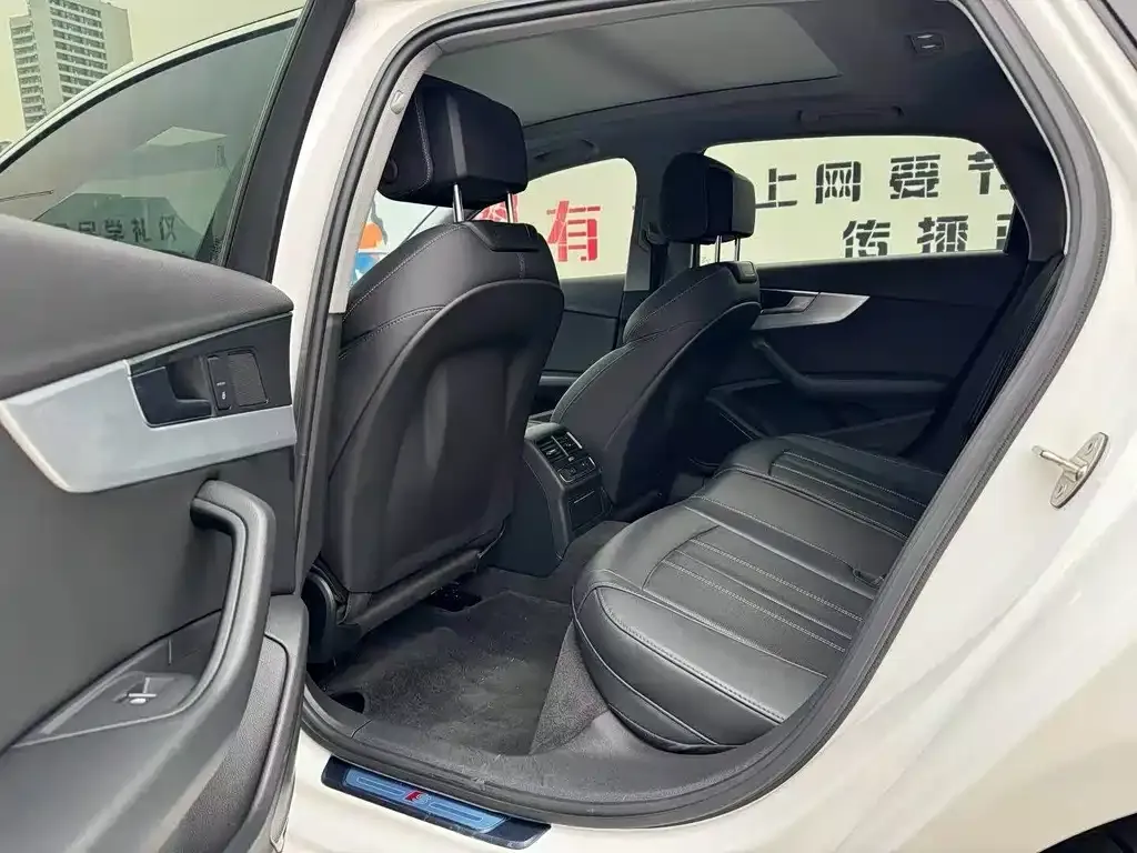 Audi A4L 2022 из CN, фото 5