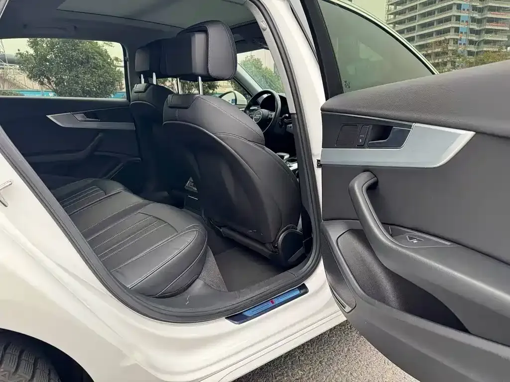 Audi A4L 2022 из CN, фото 7