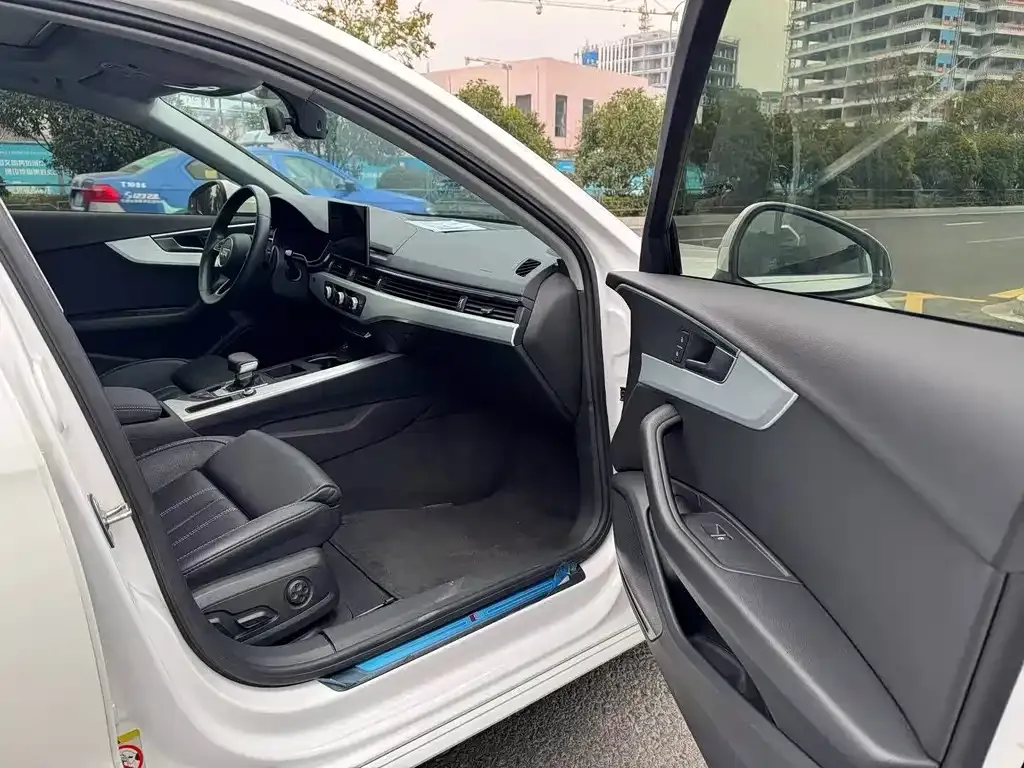 Audi A4L 2022 из CN, фото 8