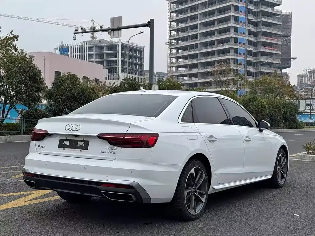 Audi A4L 2022 из CN, фото 9