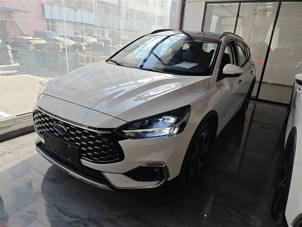 Ford Focus 2022 из CN, фото 2