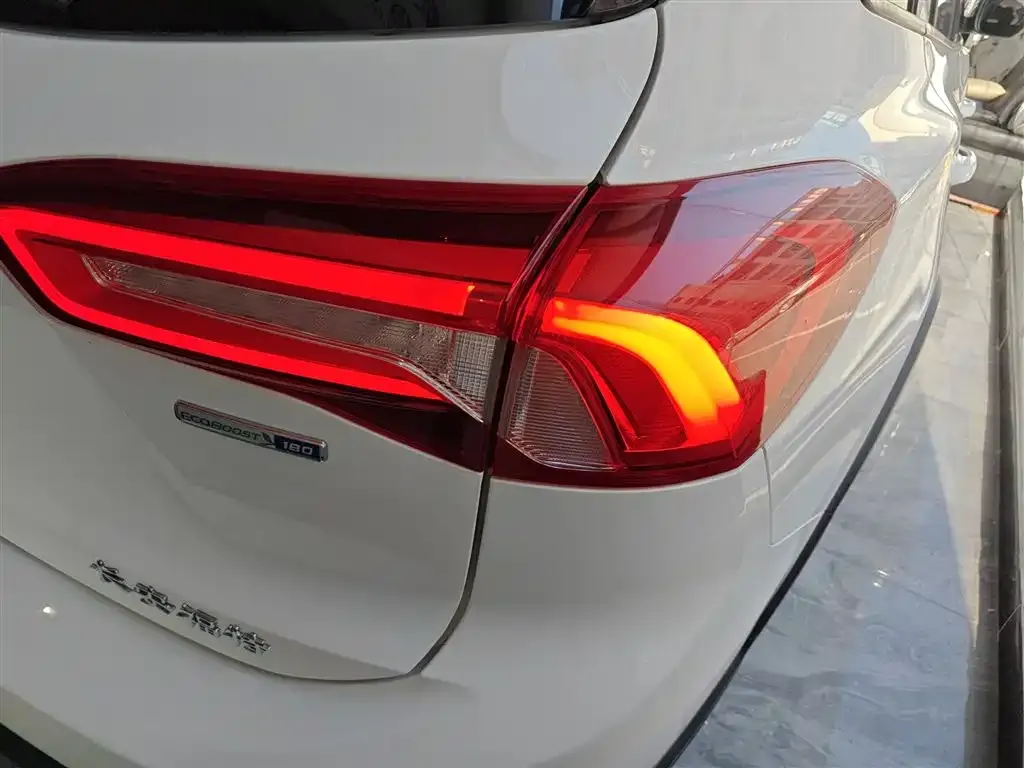 Ford Focus 2022 из CN, фото 8
