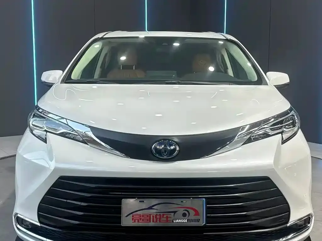 Toyota Sienna 2022 из CN, фото 2