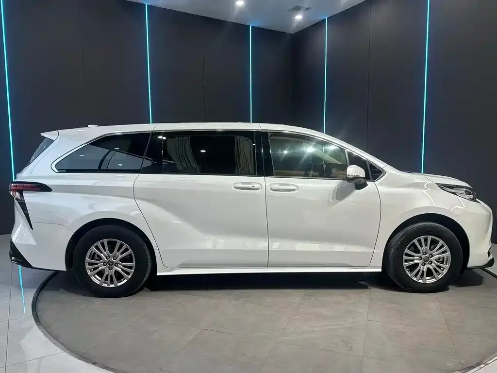 Toyota Sienna 2022 из CN, фото 4
