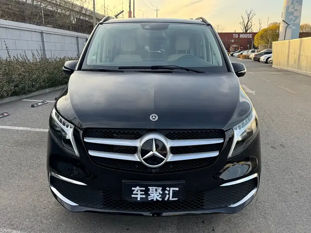 Mercedes-Benz V-Class 2023 из CN, фото 2