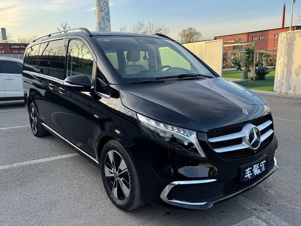 Mercedes-Benz V-Class 2023 из CN, фото 3