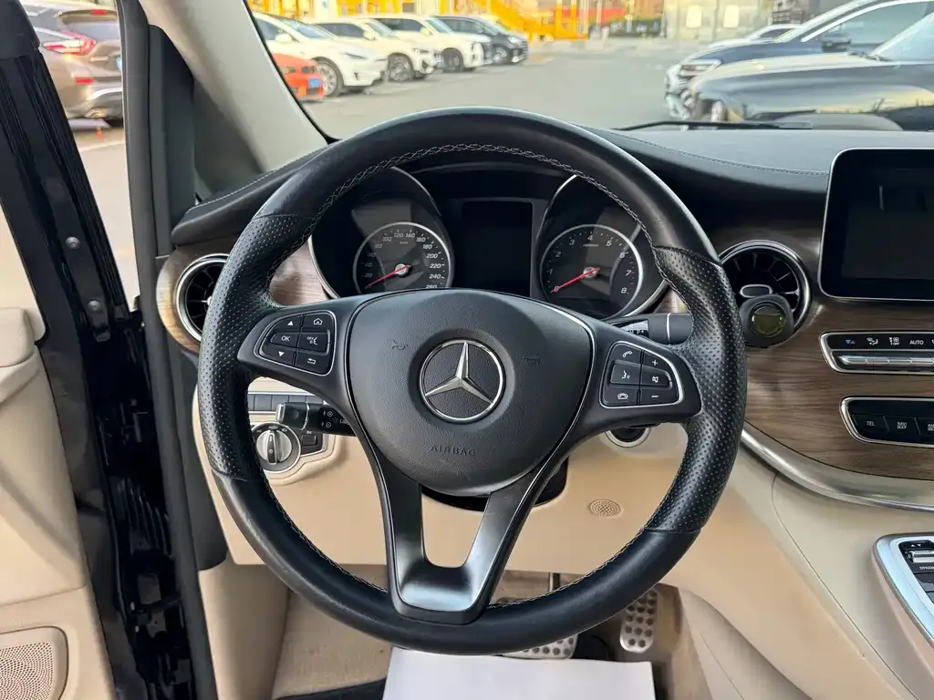 Mercedes-Benz V-Class 2023 из CN, фото 5