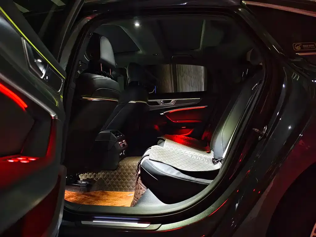 Audi A6L 2023 из CN, фото 4