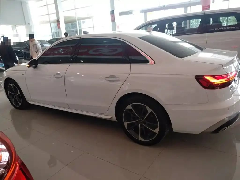 Audi A4L 2023 из CN, фото 5