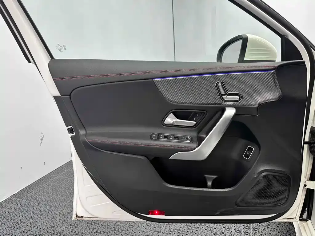Mercedes-Benz A-Class 2023 из CN, фото 4