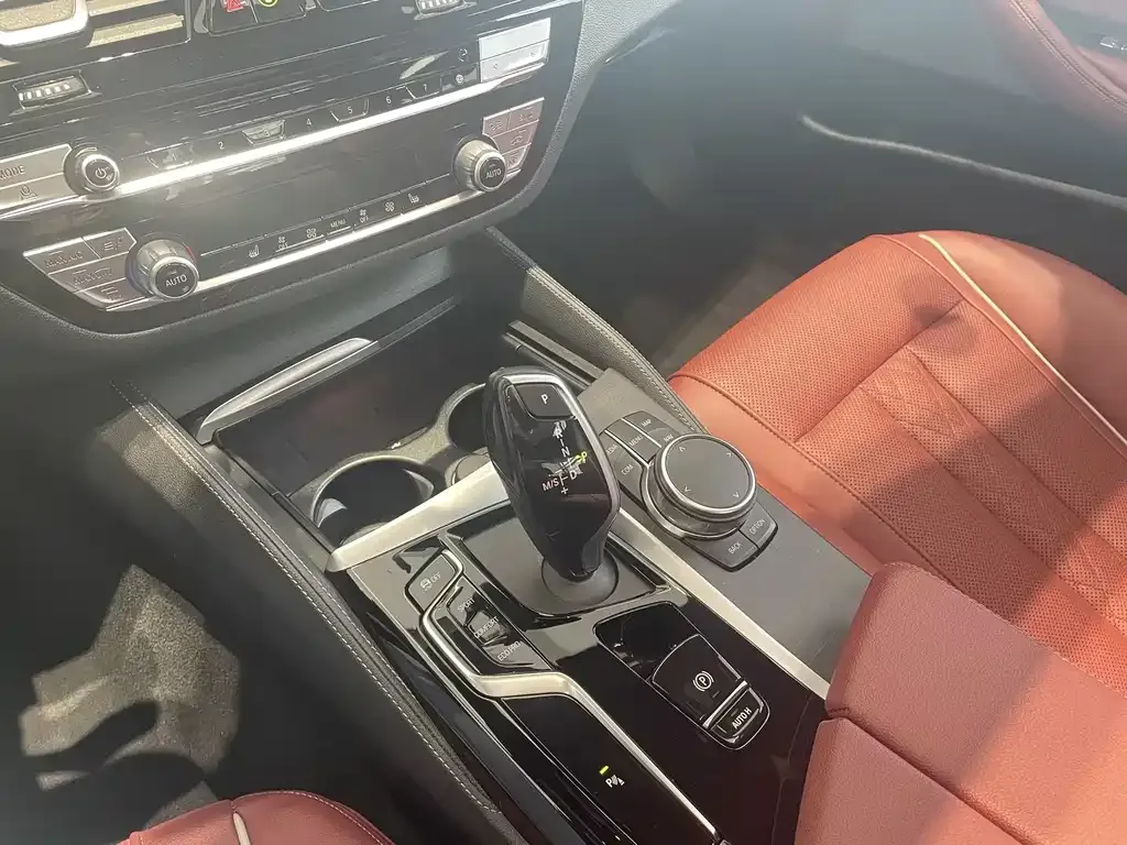 BMW 5 Series 2023 из CN, фото 7