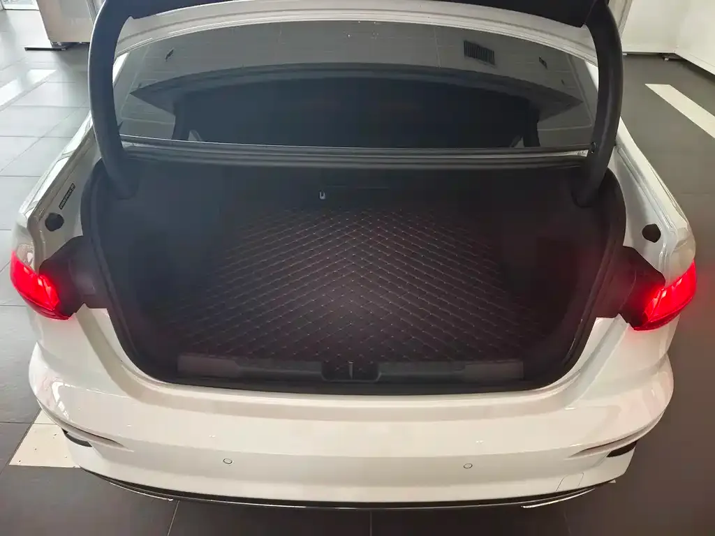 Audi A3 2023 из CN, фото 9
