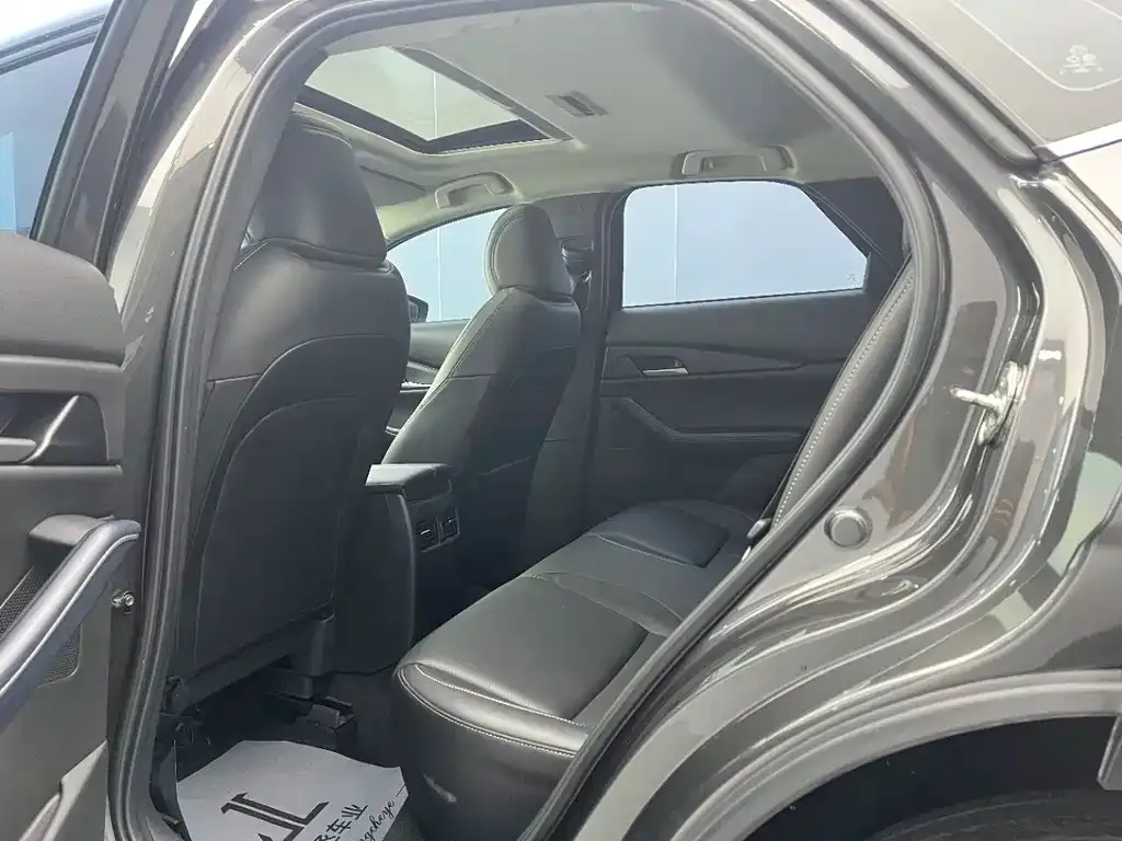 Mazda CX-30 2022 из CN, фото 9